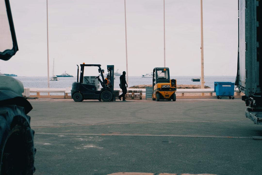 Before and after comparison showing traditional manual forklift operations versus Reeman autonomous fleet deployment